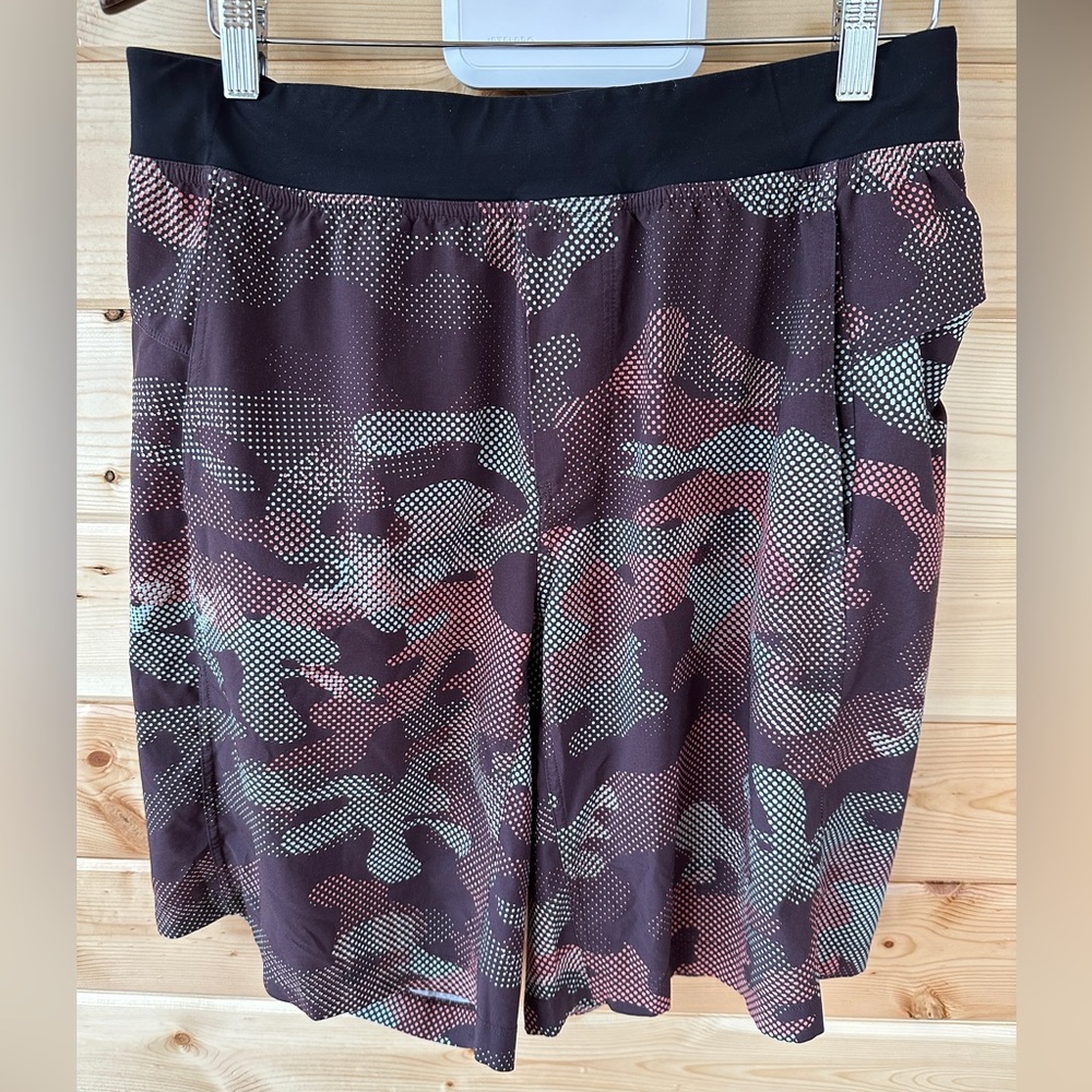 Lululemon Men’s Unlined Shorts Size L Multicolor Camo